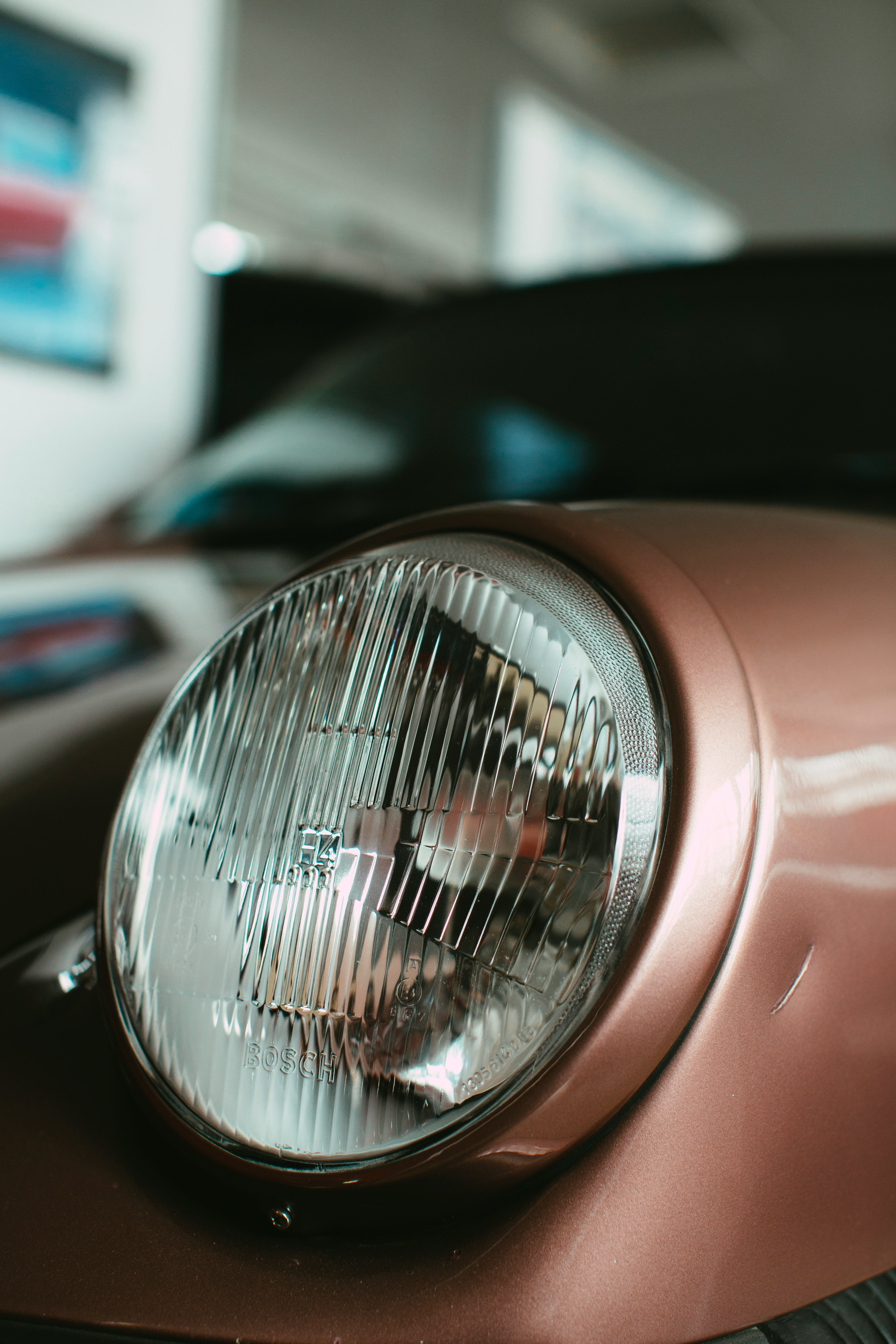 red car with white light